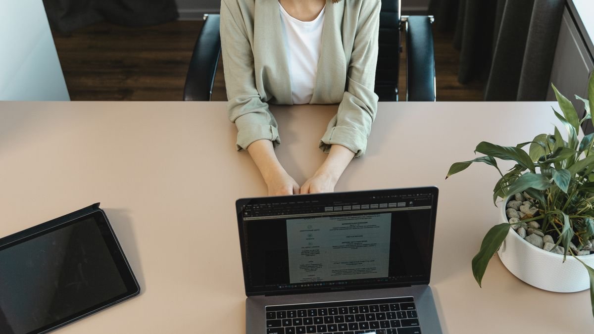 Candidate and interviewer discussing a role in a modern office