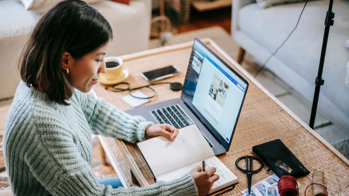Job seeker planning a sustainable weekly job search routine with a laptop and notebook